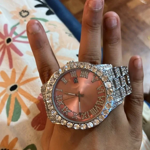 Lightpink watch😍😍 - Picture 4 of 4